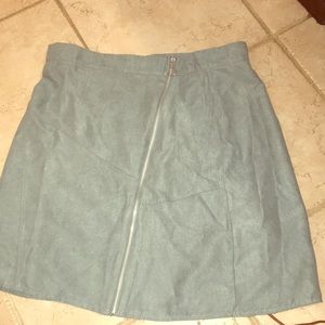 Size 8 polyester zip up mini skirt